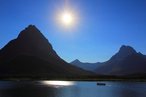 夏之午：Swiftcurrent Lake, Glacier National Park, Montana