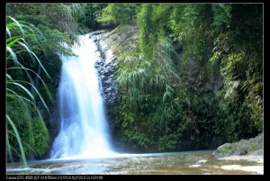 小瀑布+黑卡 藍天的疑問???