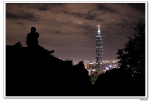 夜景太暗沒關係 放閃光彈就好啦(101&象山)