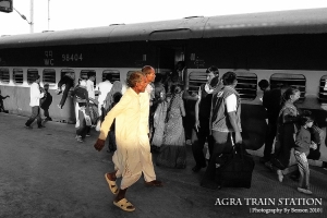 2010橫跨2000公里的北印漫旅- 阿格拉(Agra)車站 (Day4)