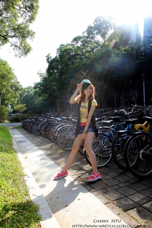 小娃+白白 in National-Taiwan University