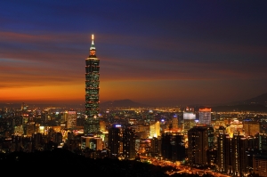 20101111 夕陽西下象山的台北101