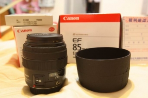 (已成交)85mm f1.8公司貨+B+W+遮光罩