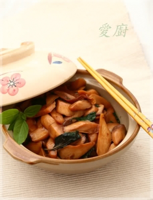 最近拍的菜：三杯杏鮑菇、泡菜、愛玉湯、菜飯