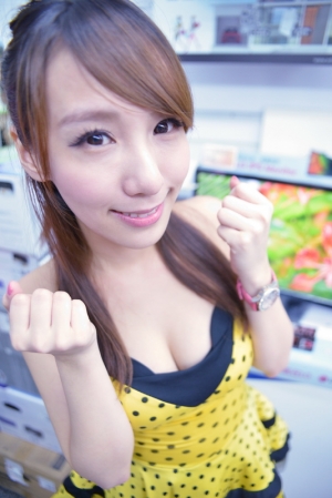 101/09/16 台北光華封街 Show Girl