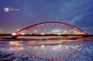 桃園大園鄉 繽紛藍夜彩虹橋