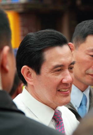 大年初一廟口走春~結果砲打馬總統