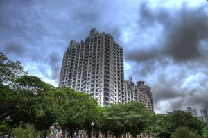 怎樣也看不出裡面擠了一堆有錢人