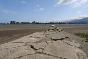 挖子尾海岸邊 1740不夠廣