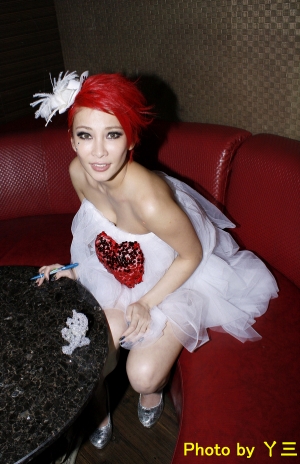 ▲《Dancing Qieen》▼Landy