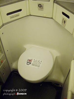 分享我的工作..飛機馬桶=_=