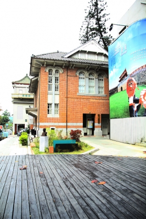 這是個適於人們做夢、幹活、戀愛、結婚、悠然過活的地方