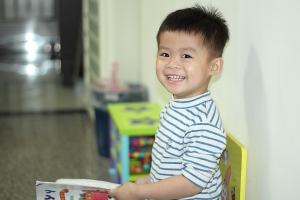 雙包胎弟弟剪影