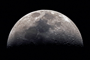 前兩天在太空船上拍的月亮