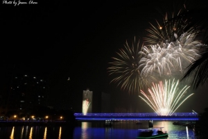 2011高雄燈會~拍煙火