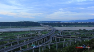 我來了..中二高交流道...朝聖