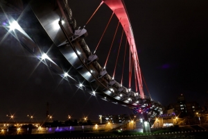 夜訪彩虹橋