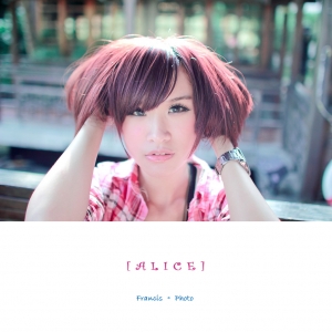 < 我 。 一個人拍美女 > ------ 純真(?)的艾莉絲