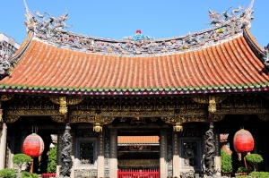 天晴龍山寺