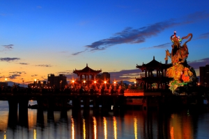 高雄左營元帝廟日出