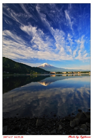 日本河口湖之富士山