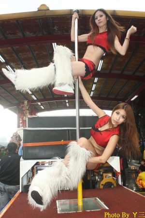 ▼汐止清水巖廟會▲小橘DANCERS