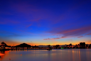 高雄蓮池潭日出