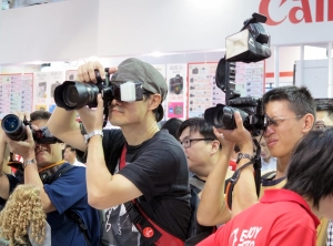 誰人比我卡認真？10/19攝影器材展一角