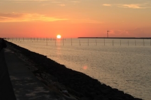 彰濱海邊的夕陽與風車