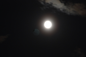 [450D]請問月亮旁的是什麼?