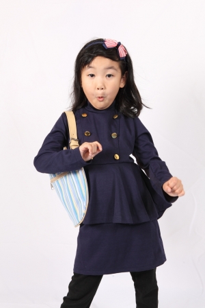 沒有MD 可以拍只好抓小孩子來打~~~