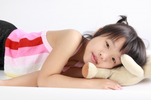 大眼妹打小眼妹~打到趴=.=