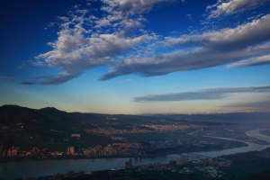觀音山上遠望淡水河景