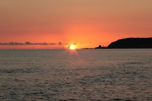 老梅海邊日出(感覺很像夕陽)