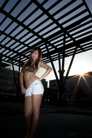 泳裝美女閃燈補光篇