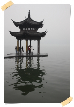 晴湖不如雨湖, 雨湖不如霧湖, 霧湖不如夜湖(不是夜壺喔)