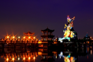 高雄風景_蓮池潭元帝廟色溫
