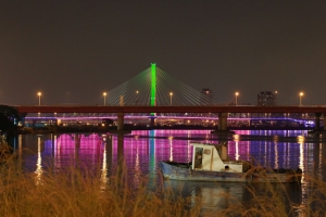 今天夜騎河濱 順道練習拍的兩張夜景