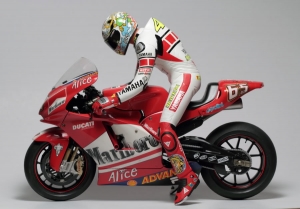 ROSSI騎Ducati GP6