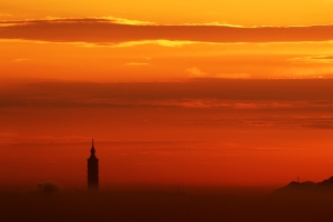 50公里外遠眺晨曦裡的101