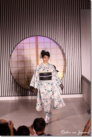 日本 和服秀 妹多!