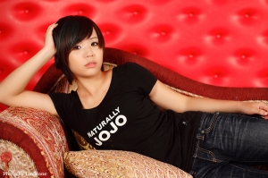 使用 EF 50mm 1.4 拍室內人像-用持續燈當光源