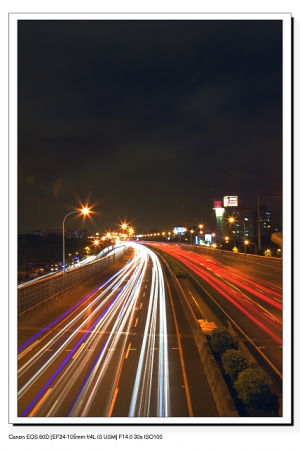 國道天橋上拍車軌...角度有限...多多包涵