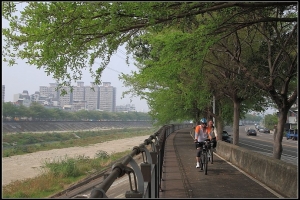 騎車的好地方~~台中親水自行車道