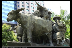 朱銘的作品-耕牛-敬請指教-謝謝.