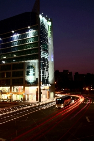 台中夜拍車流練習~