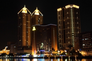 愛河的地標-----------(一張流)