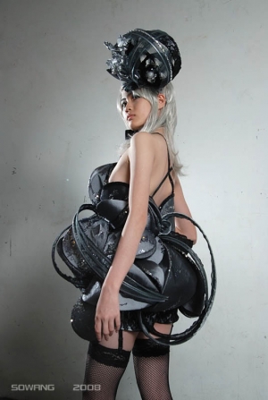 服攝系作品，主題：星球彼端