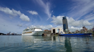 2012亞洲最大豪華遊輪--海洋航行者號@基隆港