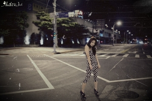 這座繁華孤單的城市裡 我.....遍尋不著你的蹤影